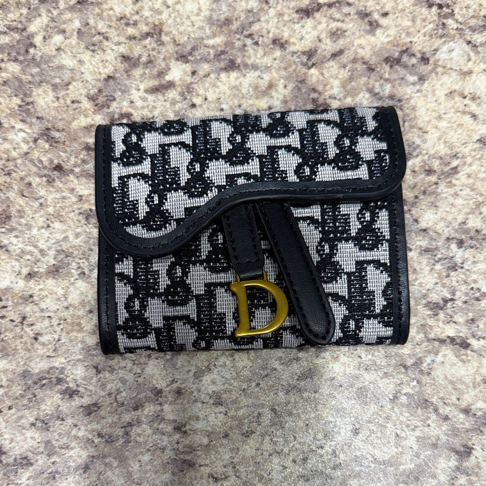 New Designer-Inspired Monogram Wallet w/ Gold “D” Accent – Never Used! - Picture 2 of 11